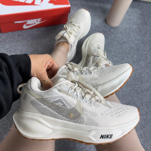 Nike Pegasus Trail na cor Off Bege