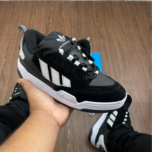 ADIDAS 2000 – ESTILO URBANO COM CONFORTO E ATITUDE