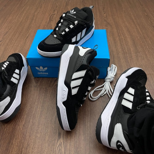 ADIDAS 2000 – ESTILO URBANO COM CONFORTO E ATITUDE