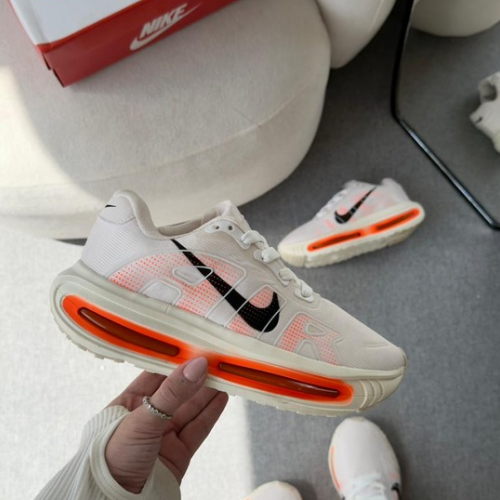 Tênis Nike Vomero 18 – Creme/Laranja Linha Premium