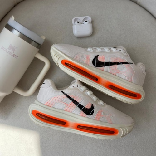 Tênis Nike Vomero 18 – Creme/Laranja Linha Premium