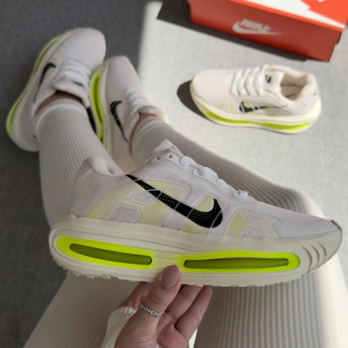 Tênis Nike Vomero 18 – Creme/Verde Linha Premium
