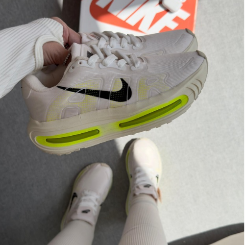 Tênis Nike Vomero 18 – Creme/Verde Linha Premium