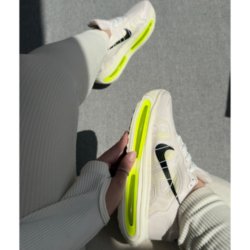 Tênis Nike Vomero 18 – Creme/Verde Linha Premium