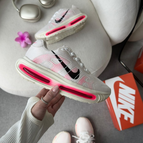 Tênis Nike Vomero 18 – Creme/Pink Linha Premium