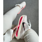 Tênis Nike Vomero 18 – Creme/Pink Linha Premium