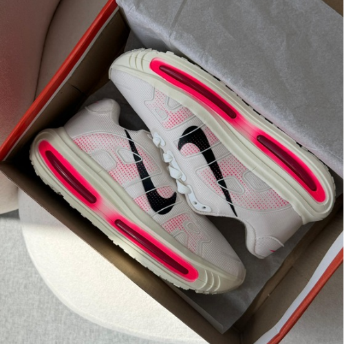 Tênis Nike Vomero 18 – Creme/Pink Linha Premium