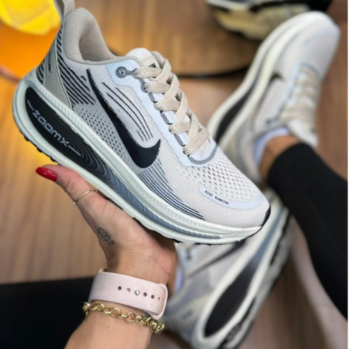 Nike Air Zoom Vomero 18