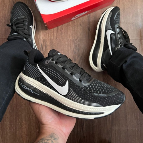 Nike Air Zoom Vomero 18