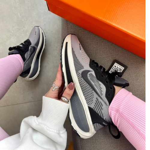 NIKE VOMERO 18 – GRAFITE/CINZA