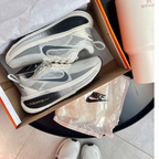 NIKE VOMERO 18 – OFF/ WHITE PRETO