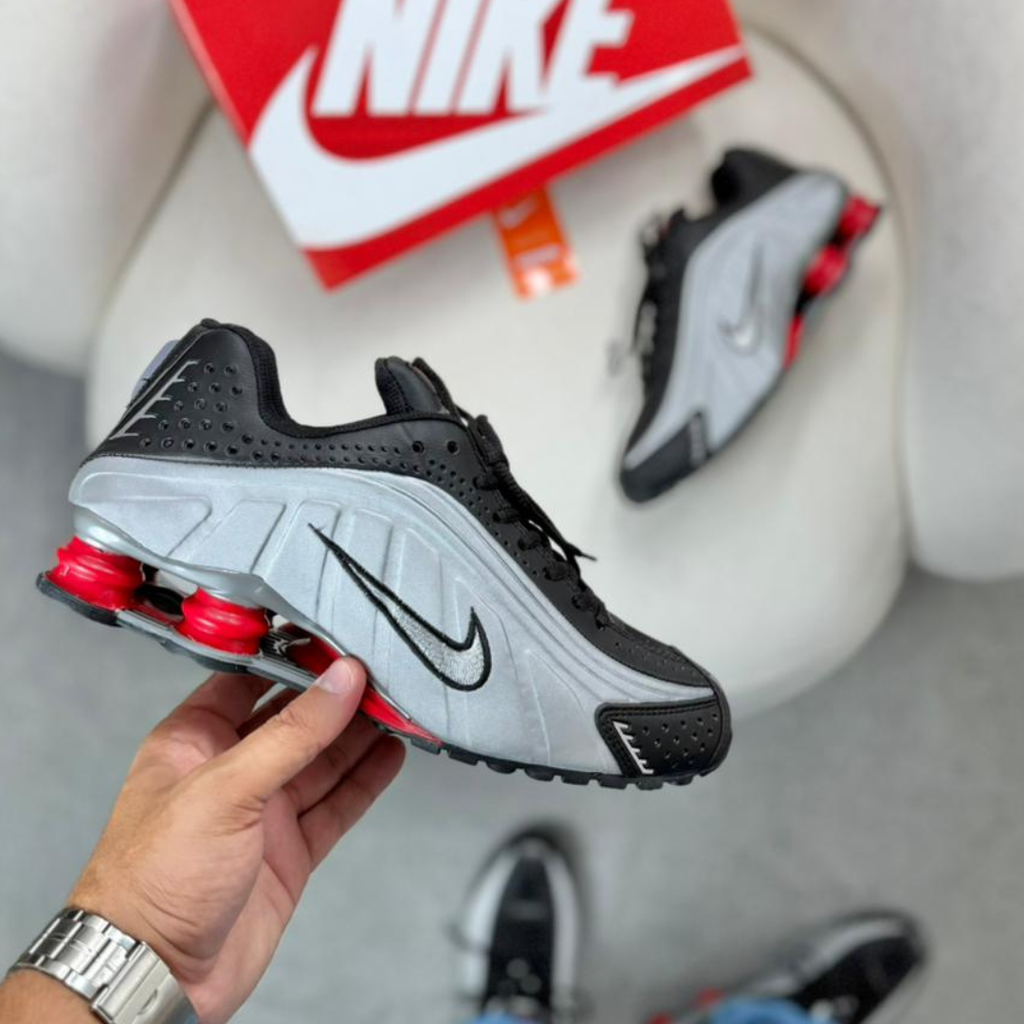 Tênis Nike R4 – Preto/Cinza-Vermelho Linha Premium