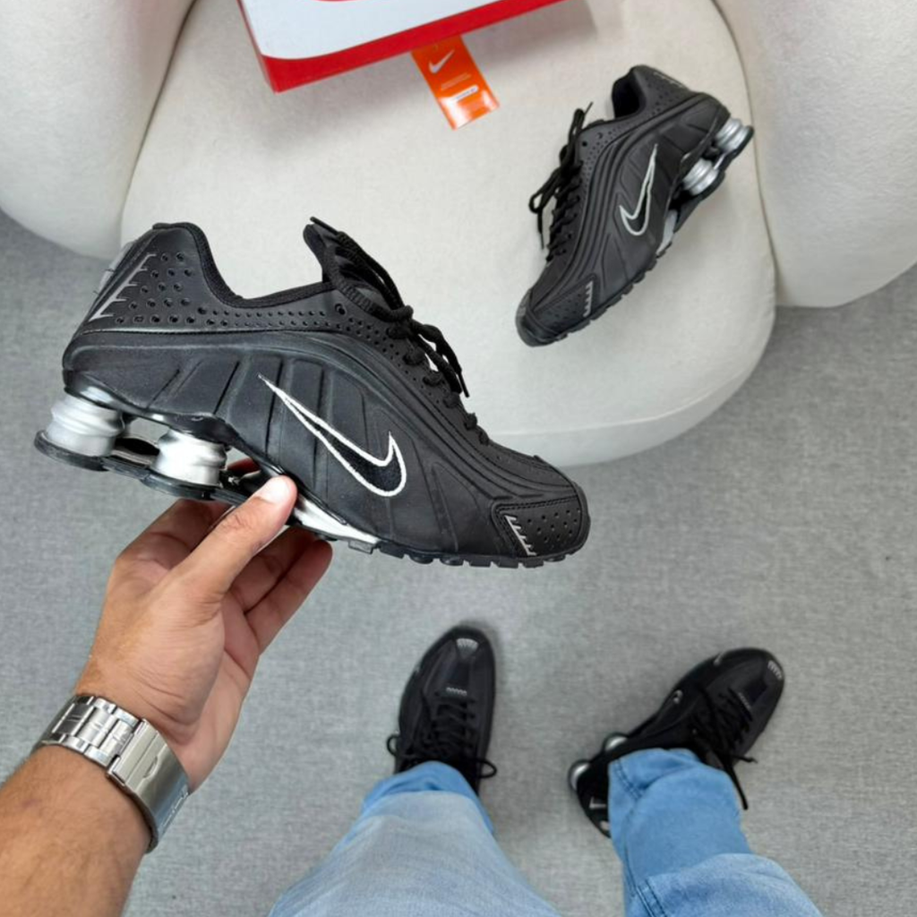 Tênis Nike R4 – Preto Cinza Linha Premium