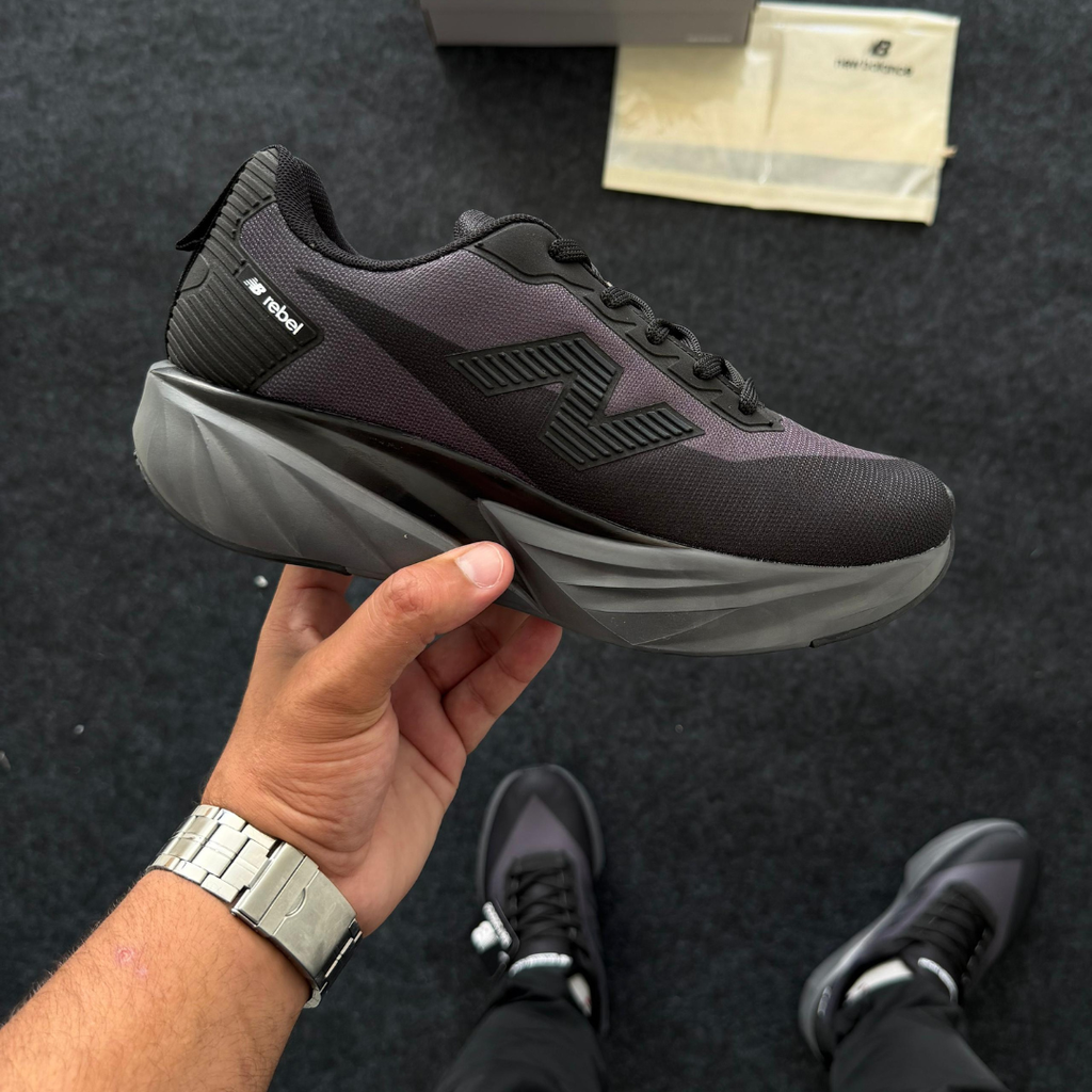 Tênis New Balance FuelCell Rebel – Cinza/Preto