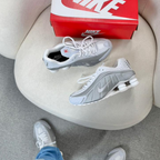 Tênis Nike R4 – Cinza/Branco Linha Premium