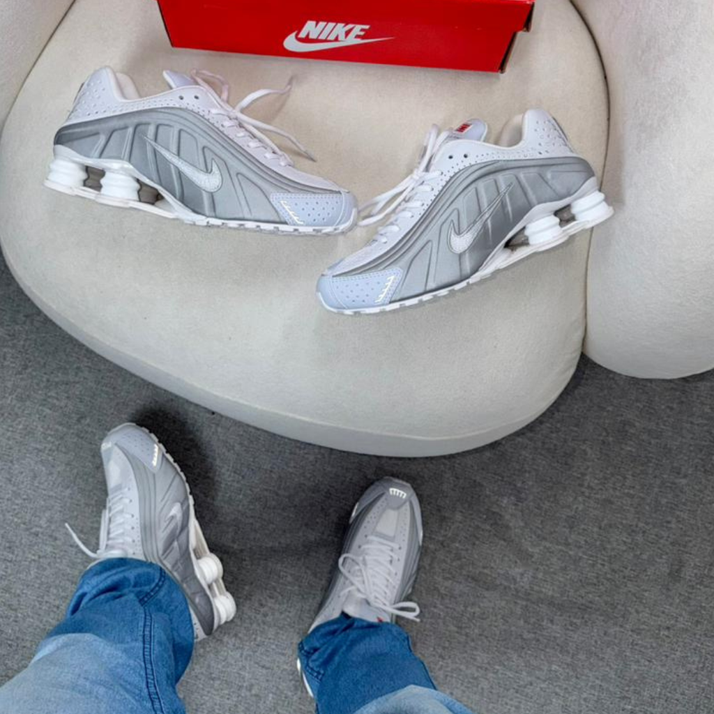 Tênis Nike R4 – Cinza/Branco Linha Premium