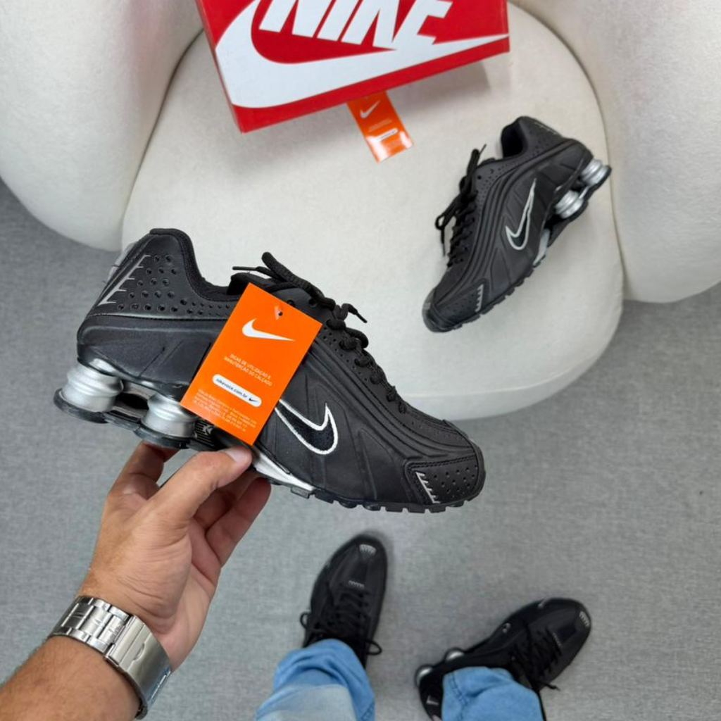 Tênis Nike R4 – Preto Cinza Linha Premium