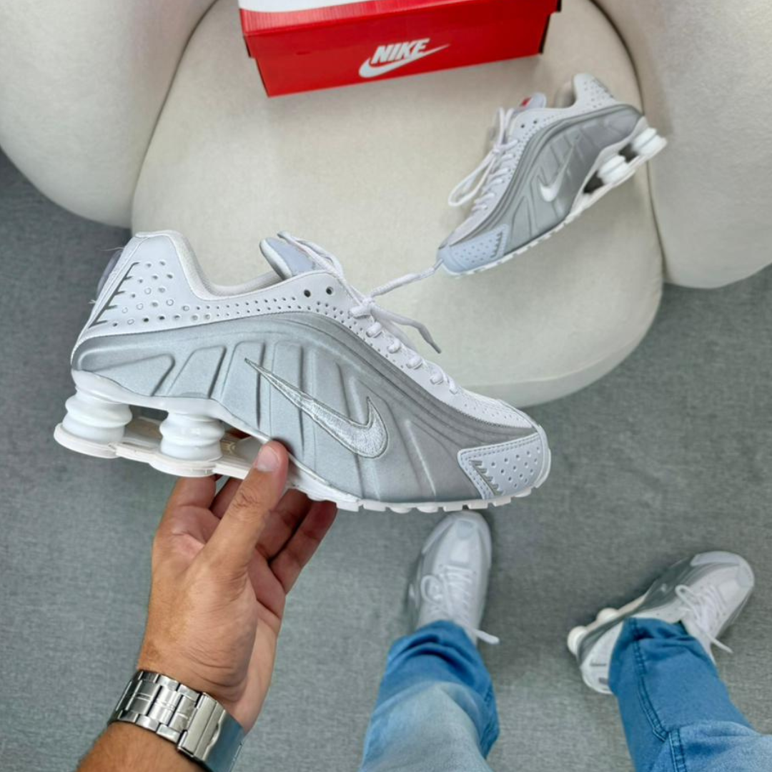 Tênis Nike R4 – Cinza/Branco Linha Premium
