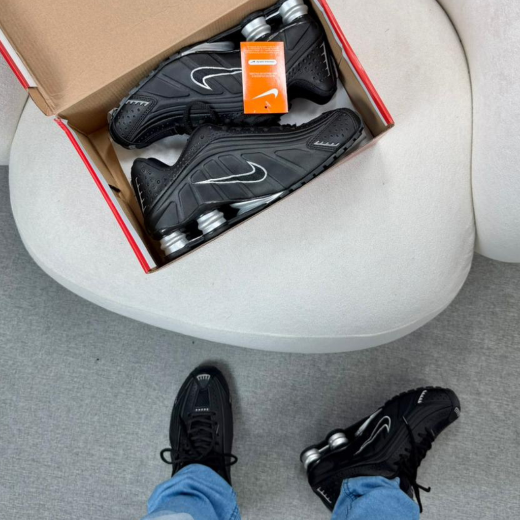 Tênis Nike R4 – Preto Cinza Linha Premium